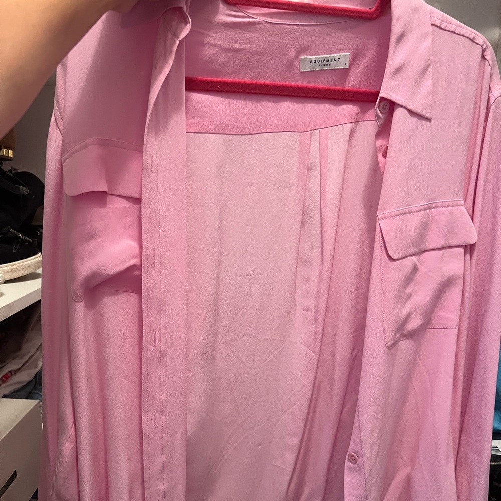🎀Equipment silk button down.🎀 - Picture 4 of 6